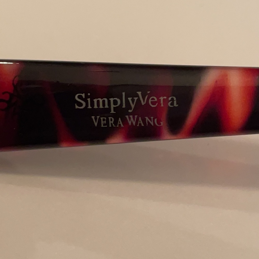 Vera Wang Sunglasses - Picture 3 of 8